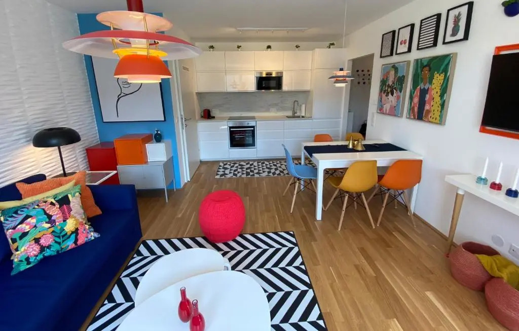 Brand New Cozy Apartment 10 min to city center