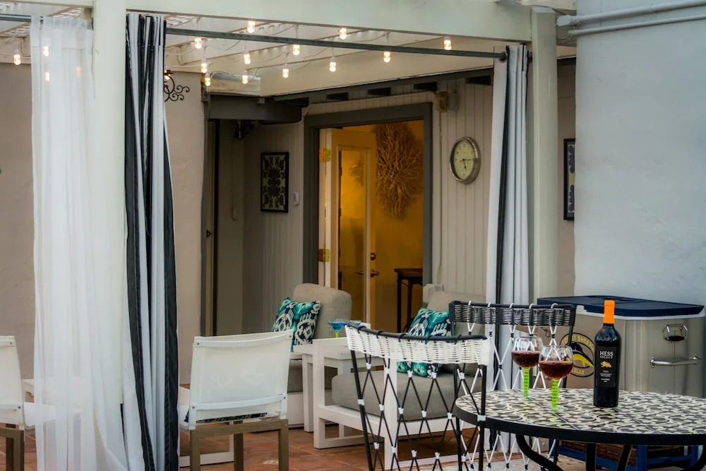 Palm Springs Glamour Three Bedroom House