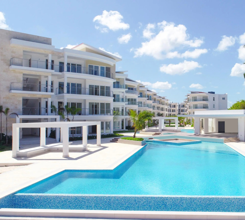 Ocean views apartment with private beach in Playa
