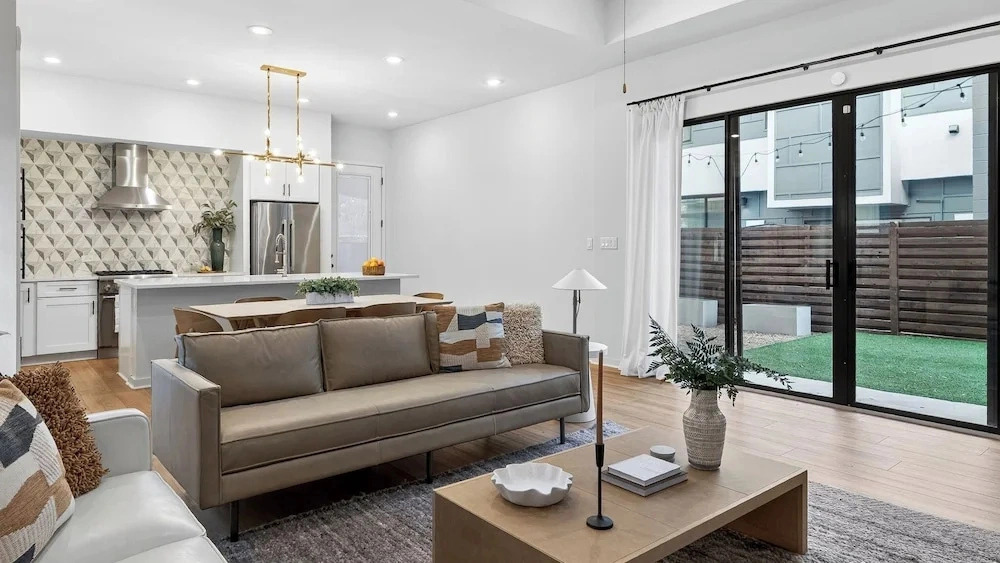 Oak Haus by Avantstay Perfect for Groups Modern Design + Outdoor Patio Near Soco + Lady Bird + Zilker