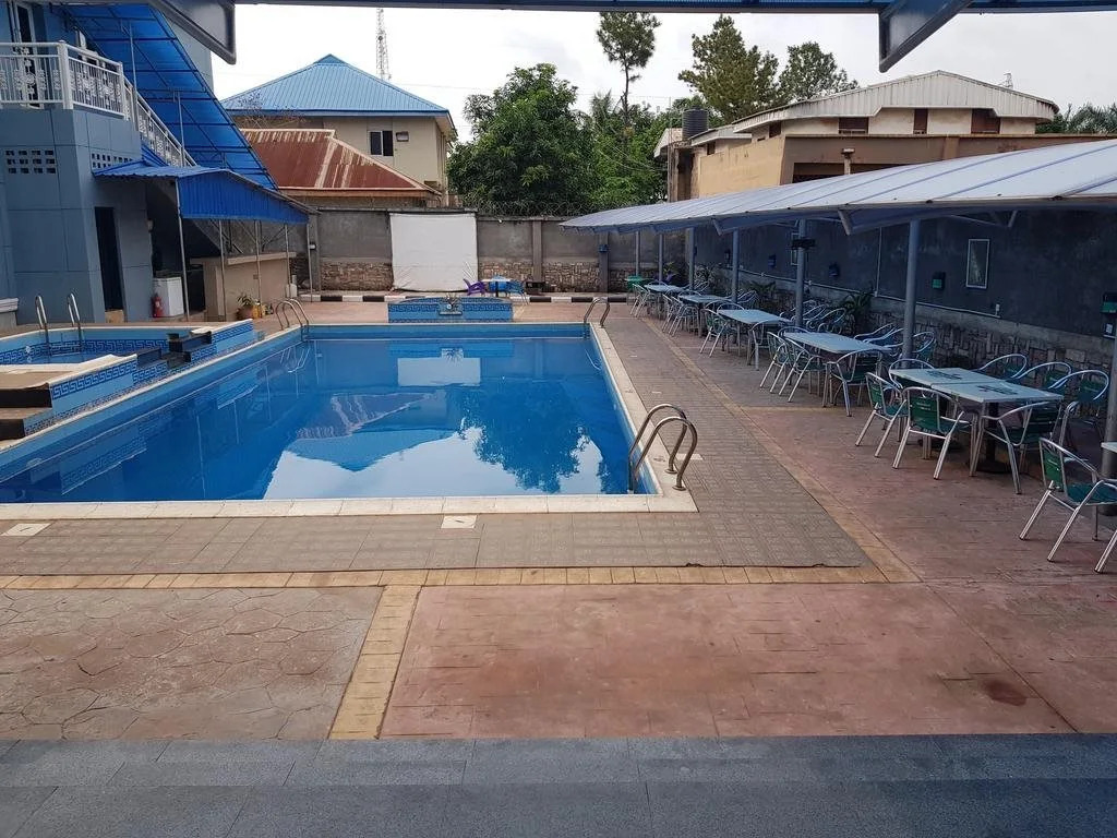 Ozom Hotel