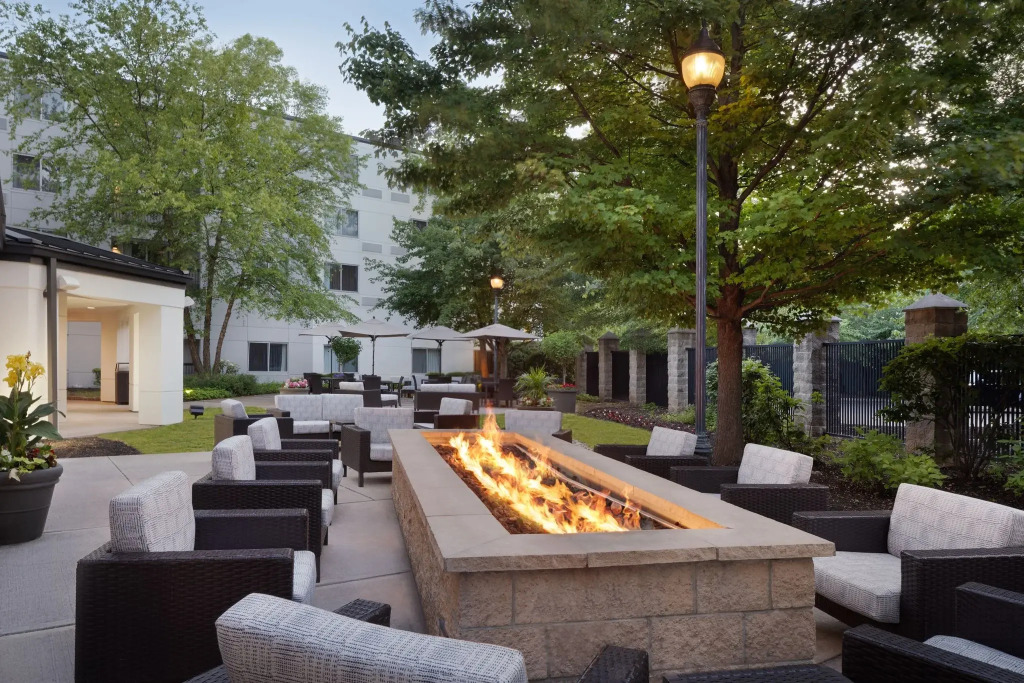 Courtyard Edison Woodbridge