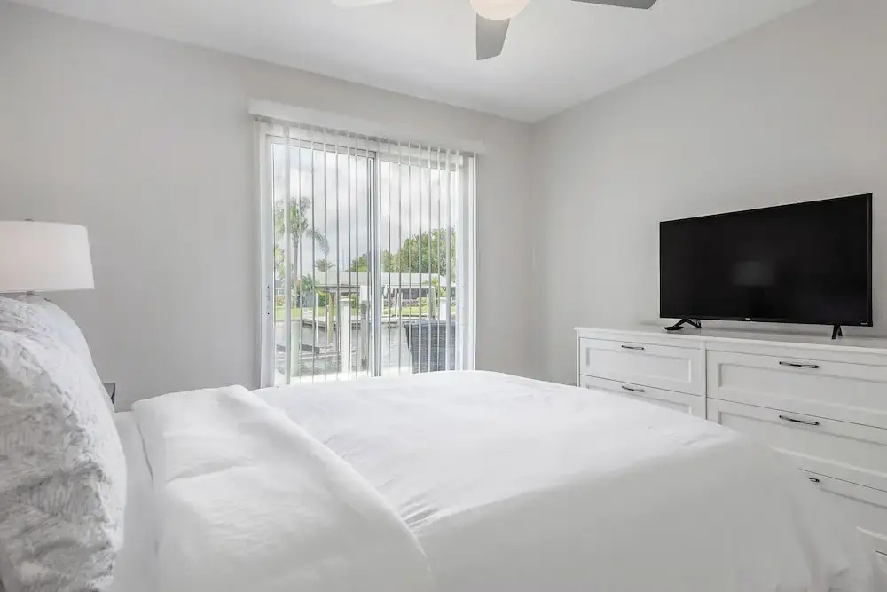 Updated Waterfront Condo in Apollo Beach 1572