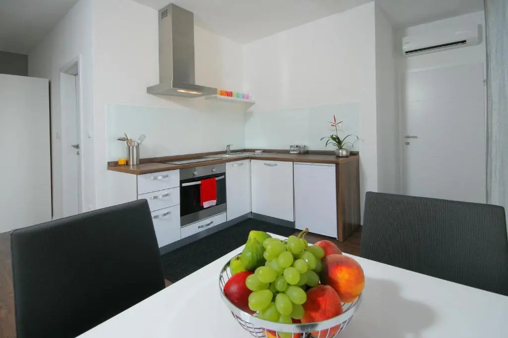 Charm Apartments And Rooms