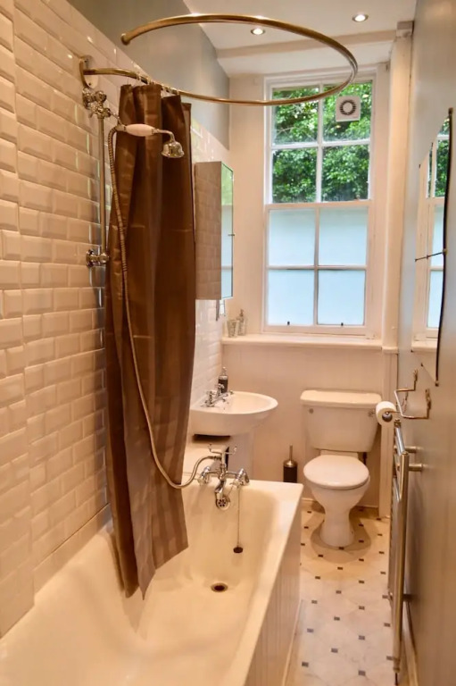Central 2 Bedroom Flat