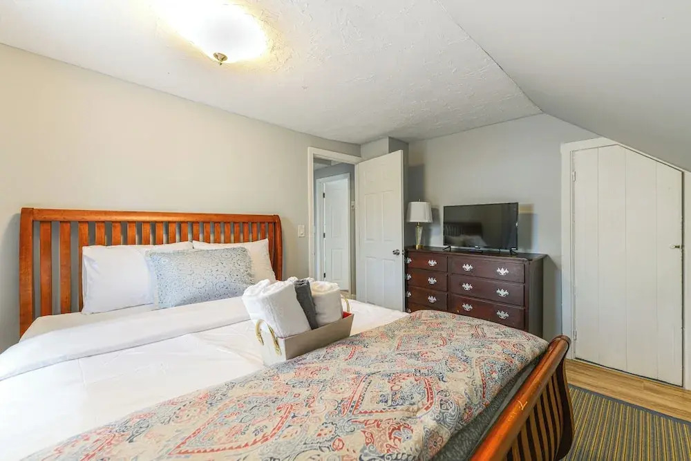 Home Near Skiing & Downtown Worcester