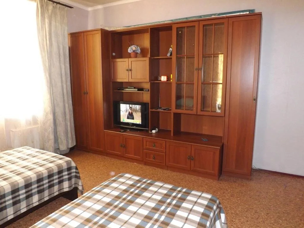 Na Bolshoy Akademicheskoy Apartment