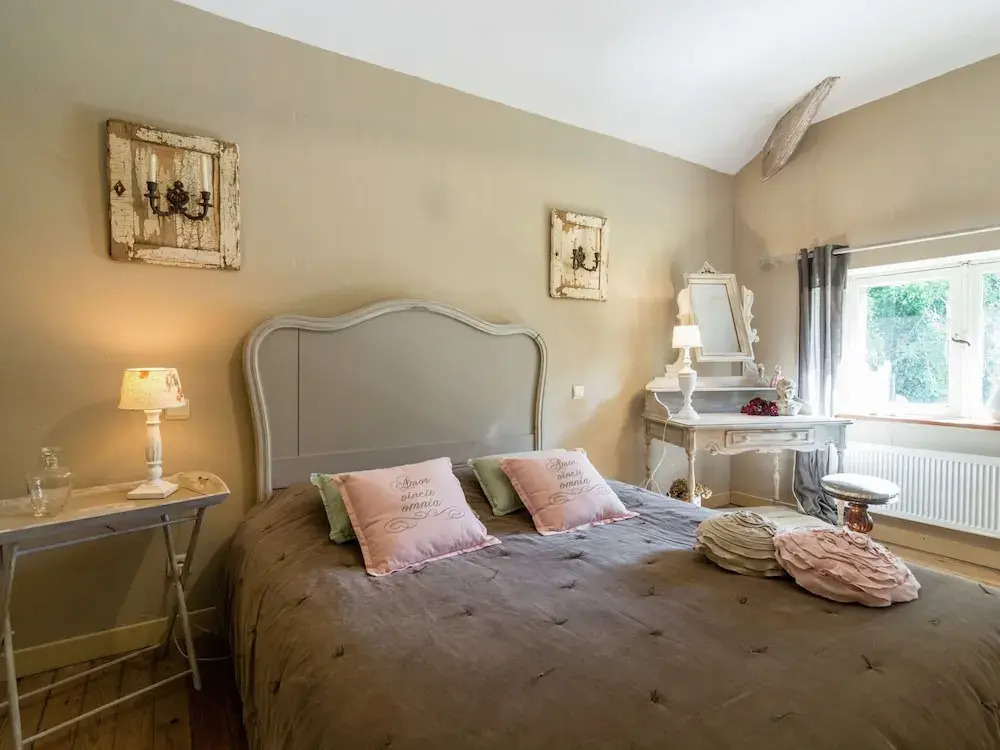Quaint Holiday Home in Bièvre in the forest