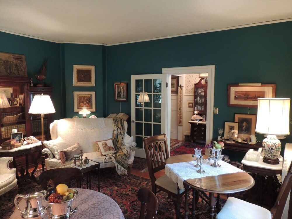 1868 Magnolia House Inn