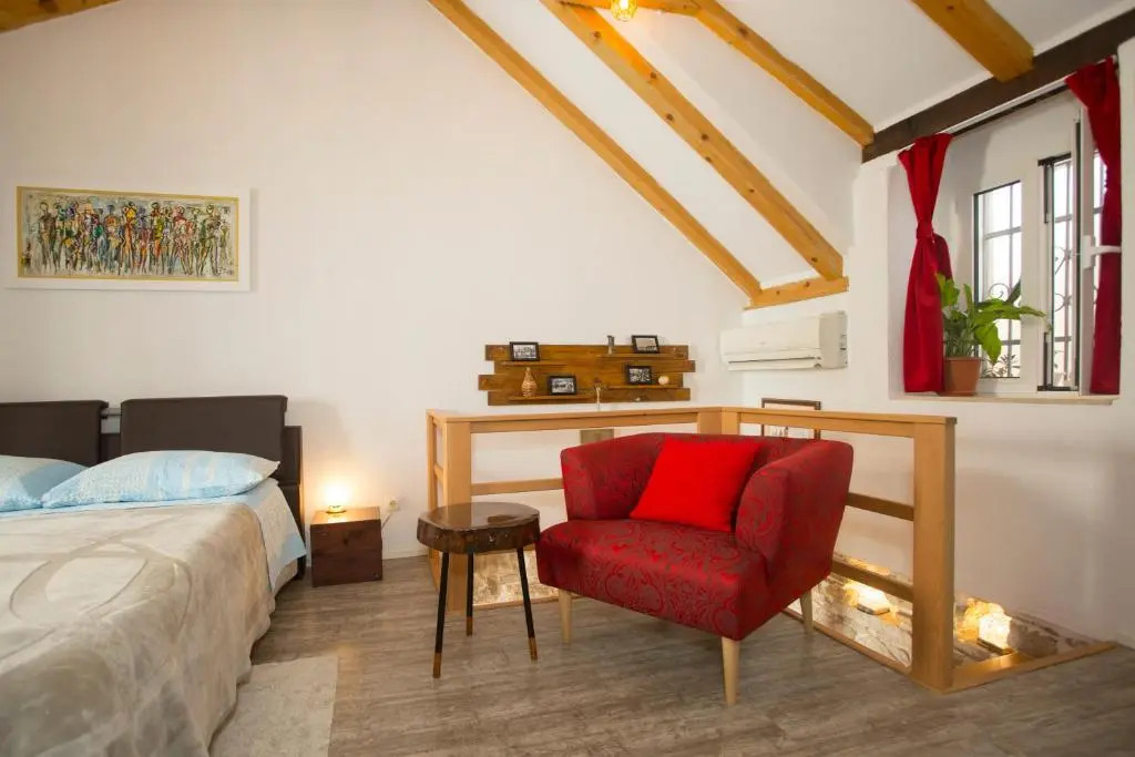 Old Town Petrova Accommodation