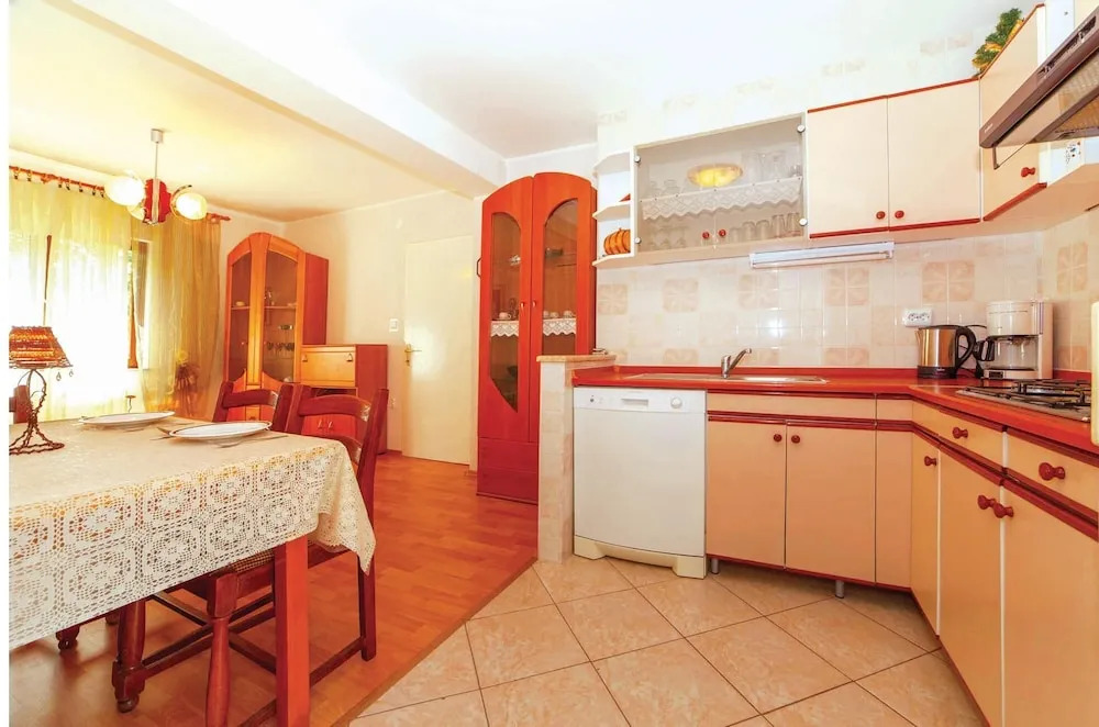 Nice Home in Povile With Wifi and 4 Bedrooms
