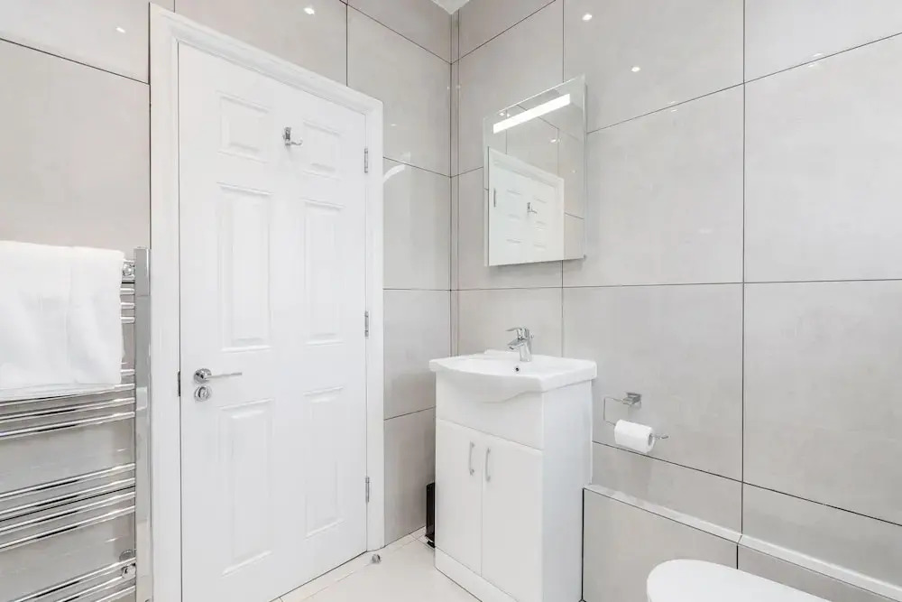 Modern & Spacious 3BR Terraced House