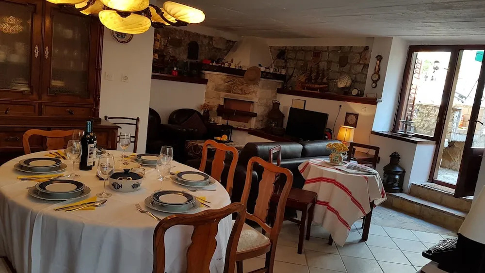 Mama's & Papa's house