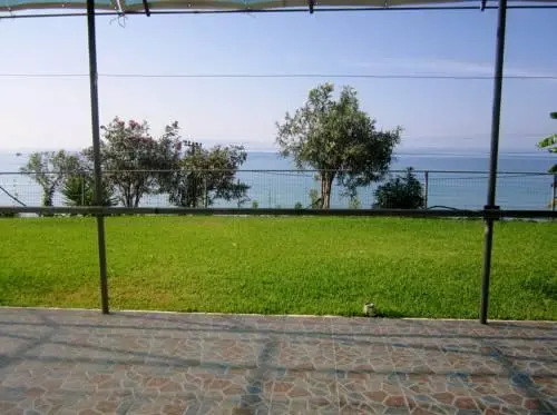 Rosas Beach Studios