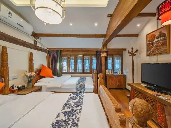 The Meow Blossom Inn (Lijiang Old Town)
