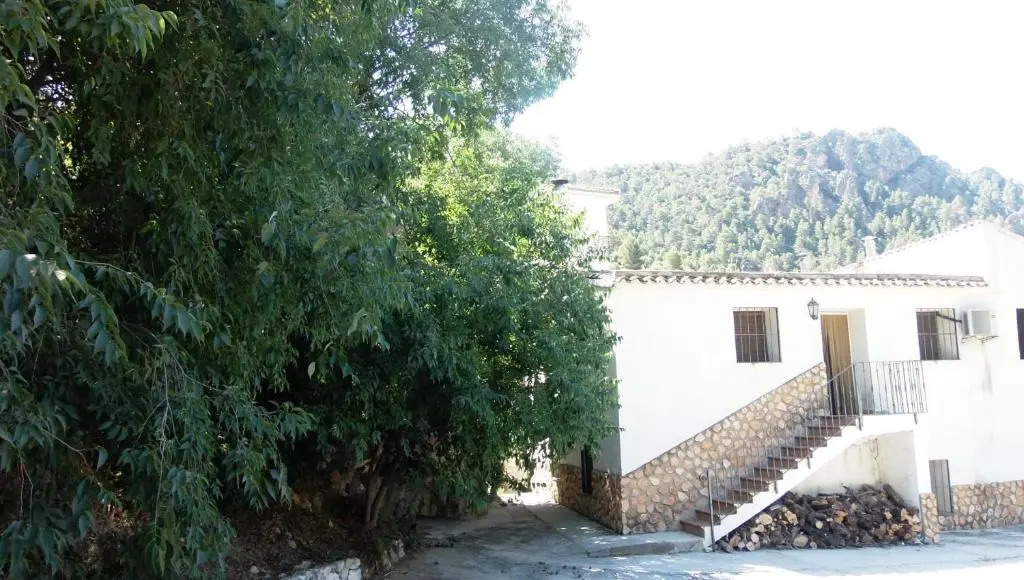 Casas La Piedra De Tíscar