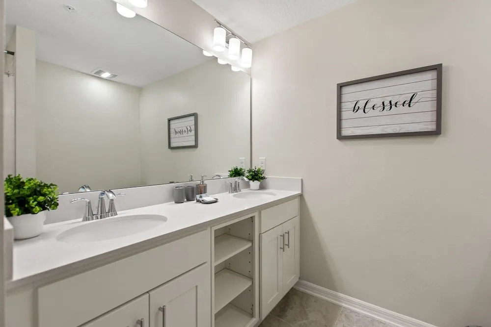 Storey Lake 2 Bed, Sleeps 7. Premium, Fabulous #200