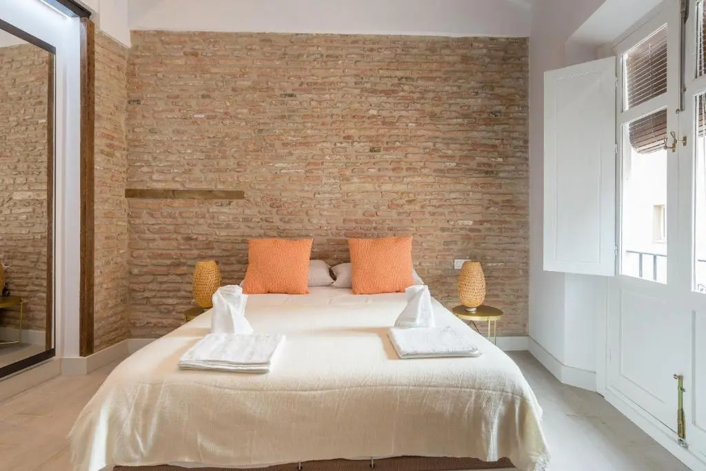TE2A-El Teatro Brick Wall Suite Prime Location