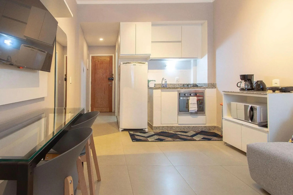 Line Rio Copacabana Moderno Studio Internet 500mbps Smart TV 50 Polegadas e a 100m da praia
