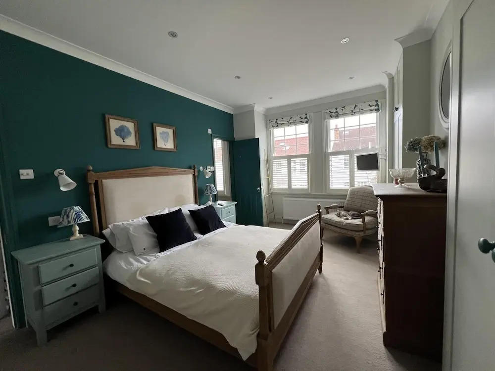 London Charm on Connaught Avenue
