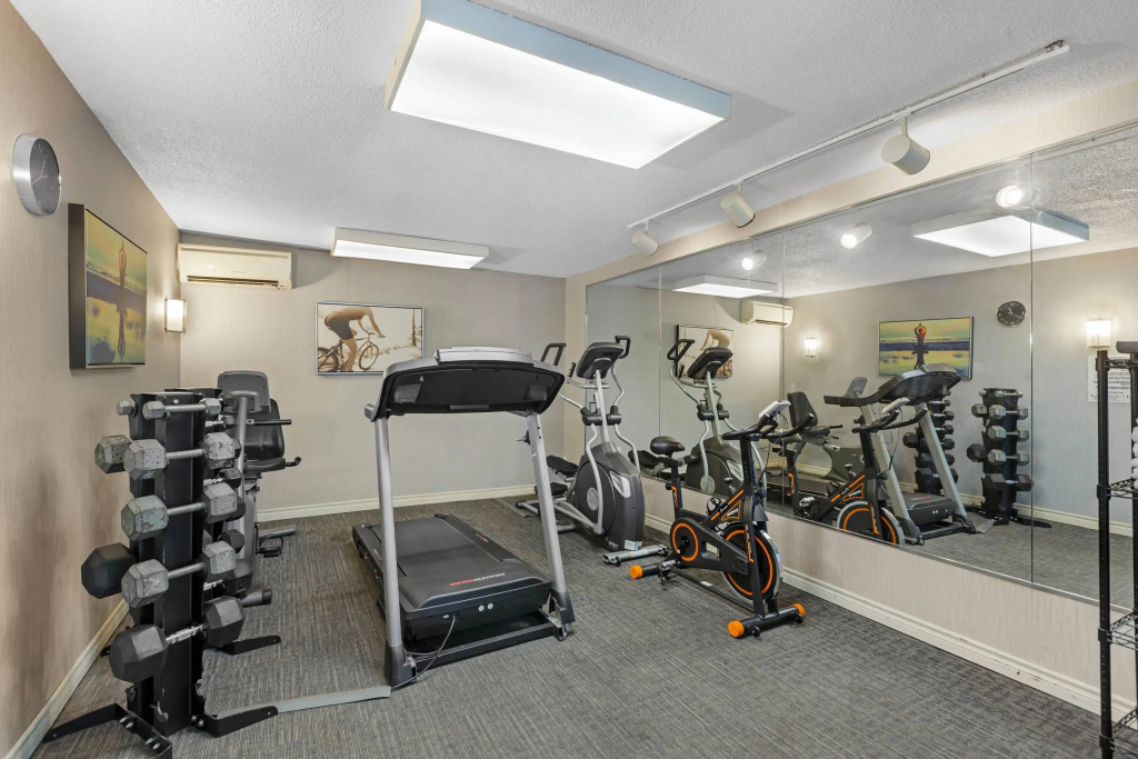 Quality Inn & Suites 5585 Ambler Drive Mississauga Ontario