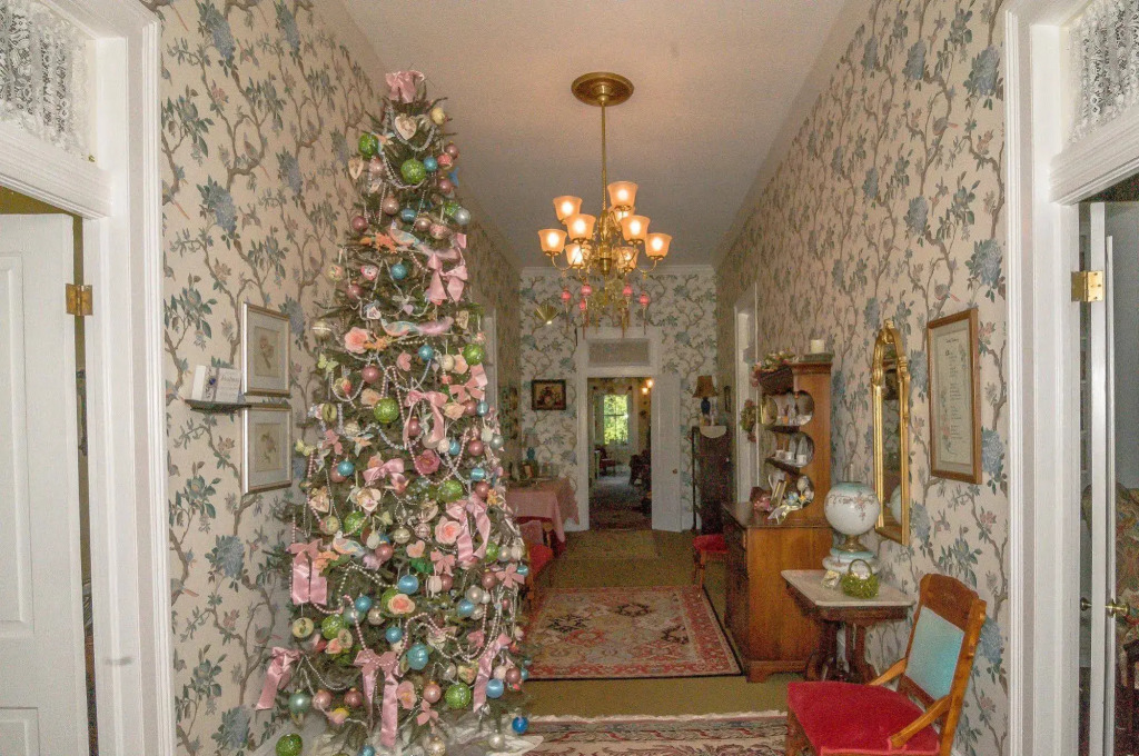 Holly House of Hamilton