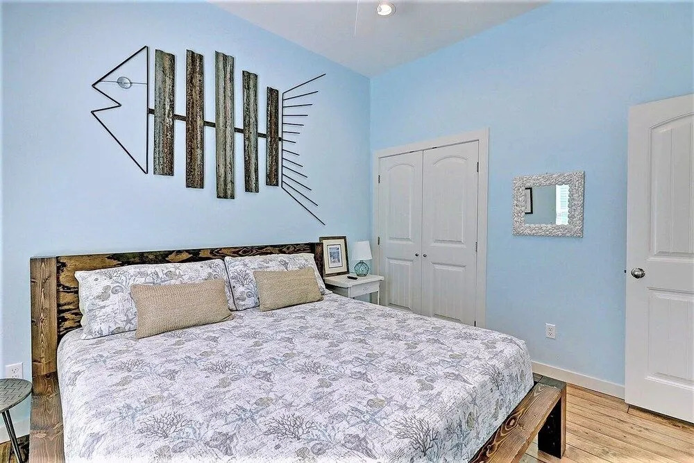 Mary Lou's Hideout 2 Bedroom Bungalow by Redawning
