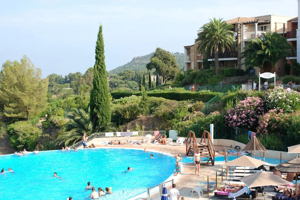 Apartment With 2 Bedrooms in Agay, With Wonderful sea View, Pool Acces