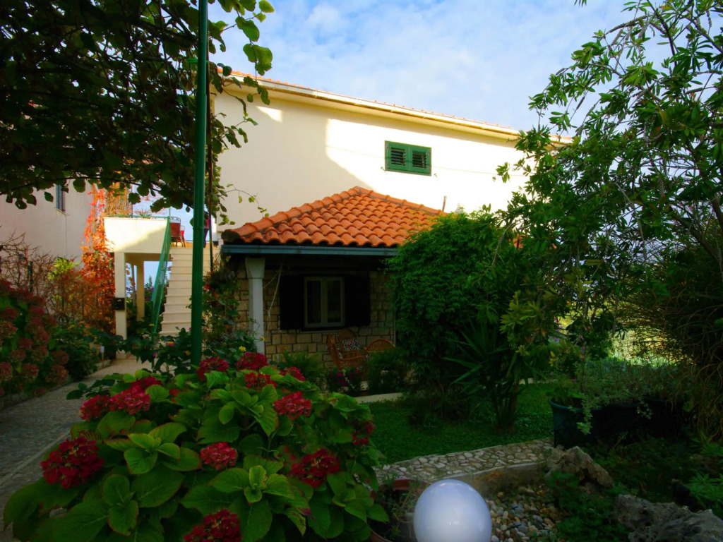 Ita 1 - With Nice Garden - A1 Ita