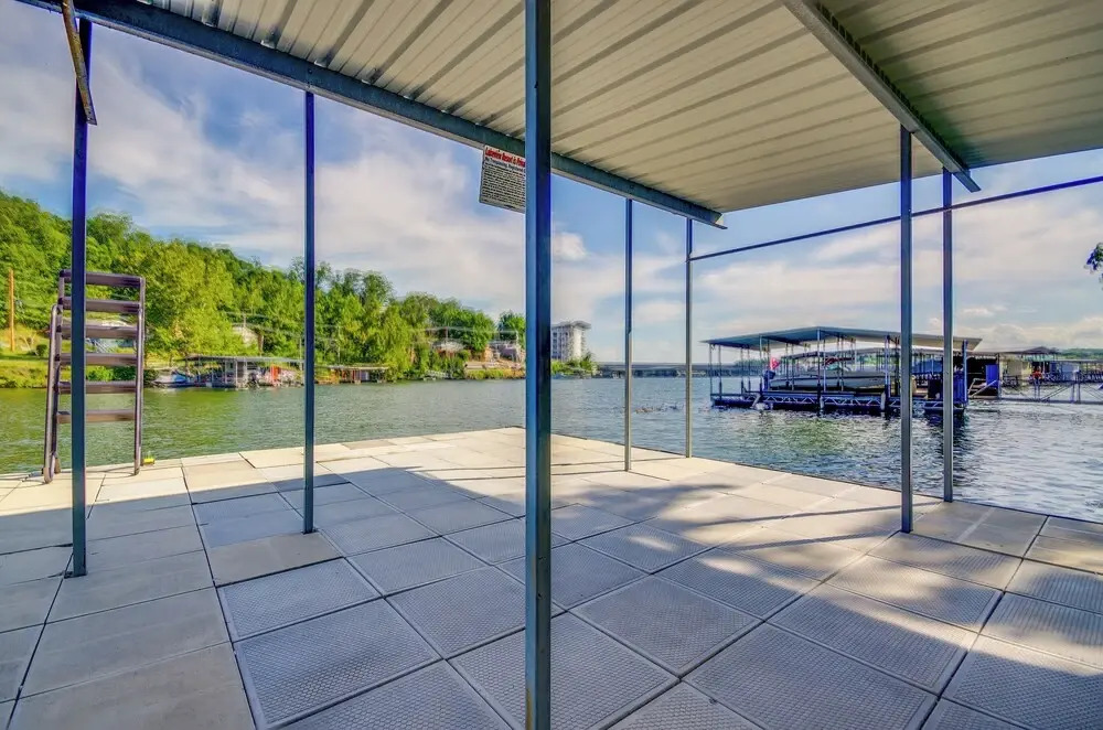 Lakefront Osage Beach Retreat w/ Boat Slip!