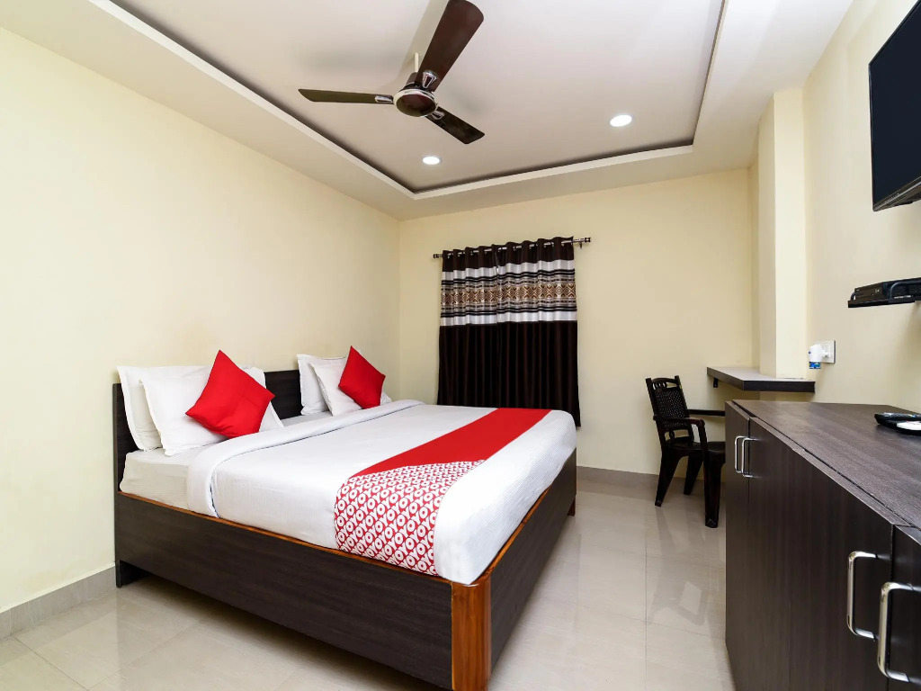 OYO 28367 Akshaya Grand