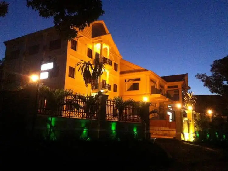 Colonial Lake Palace