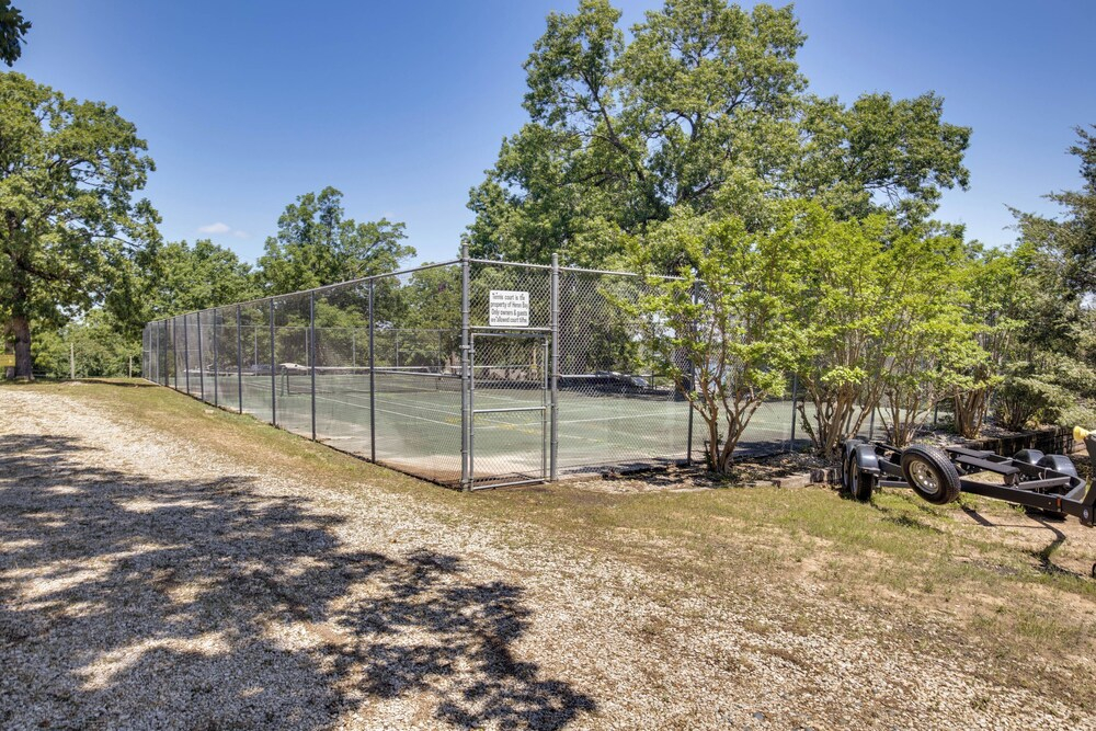 Pool + Boat Ramp Access: Lake of the Ozarks Escape