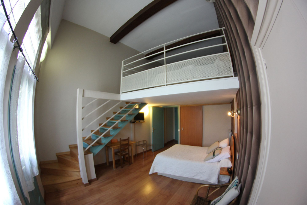 Hôtel Des Arts, Artisanal et Indépendant