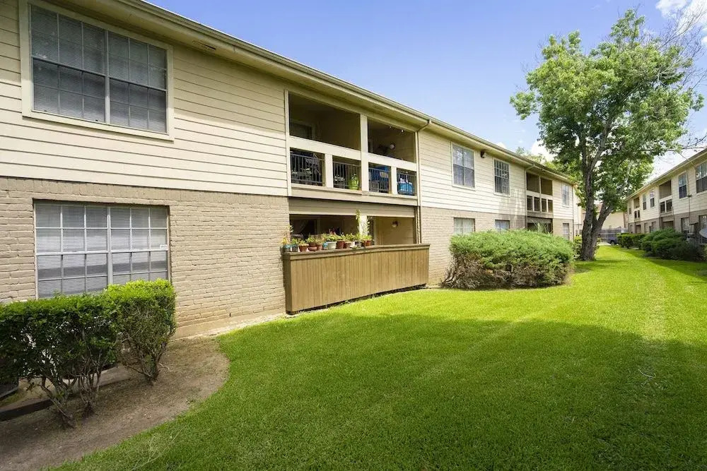 OYO Apartments at Eden Pointe