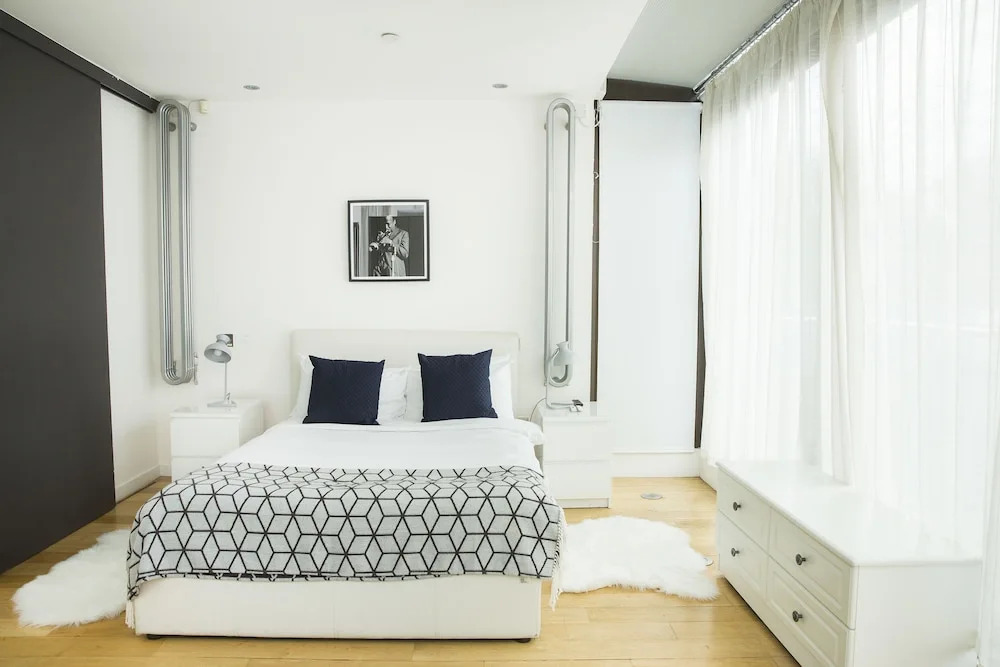 The Holborn Lights - Modern 3BDR Home with Rooftop Terrace & Garage