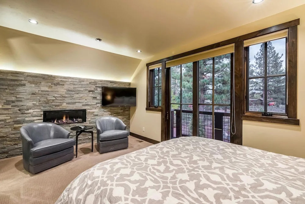 4BR Luxury Truckee Home by RedAwning