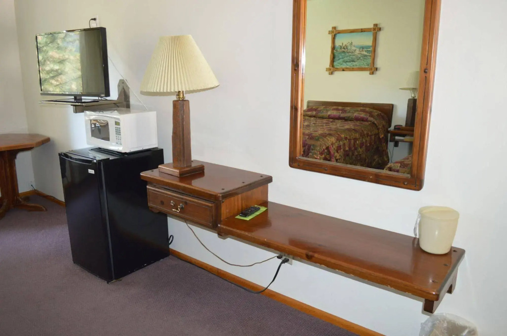 Rimrock Lodge LLC