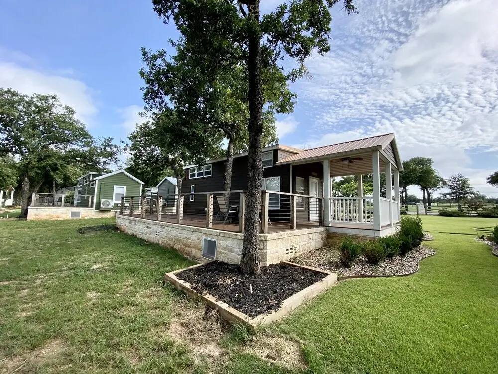 Tiny Home Retreat-resort Amenities-1 Mile to Fred!
