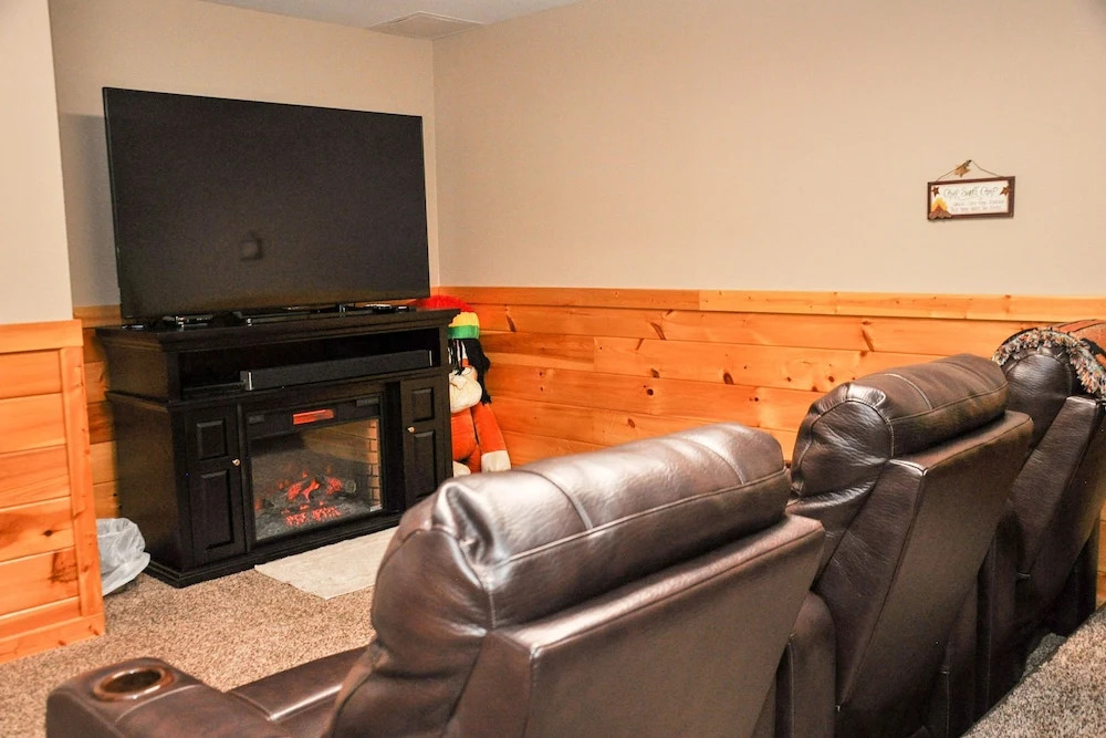 SUNSET POINTE - 5 Br Cabin