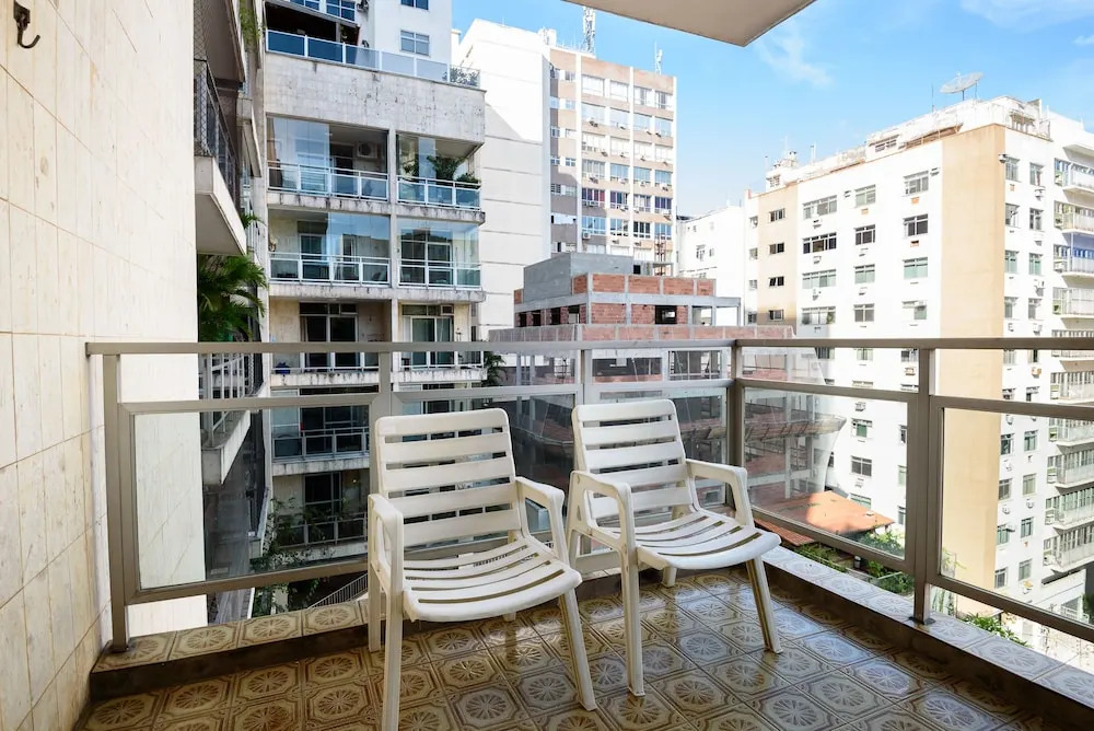 Apartment Near The Subway With 2 Balconies