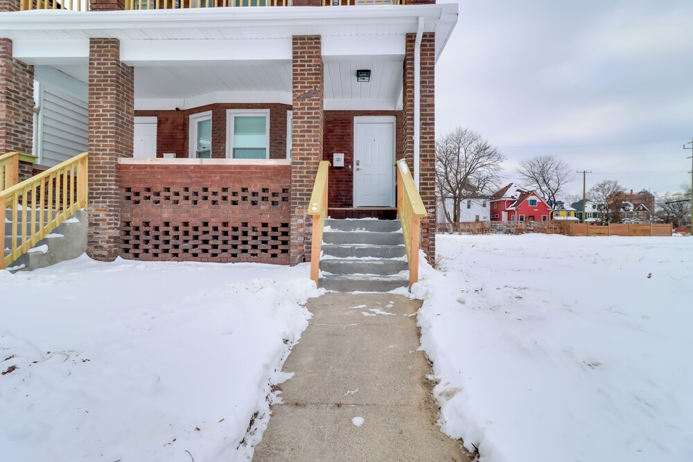 Near Midtown & Medical District! Updated Unit