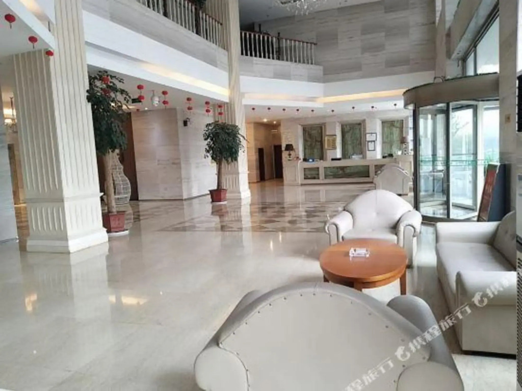 Swan Lake Hotel