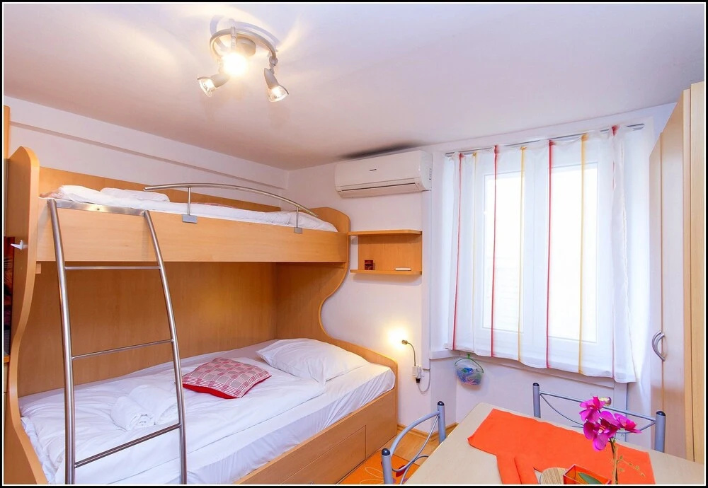 La Vela Guest House AK