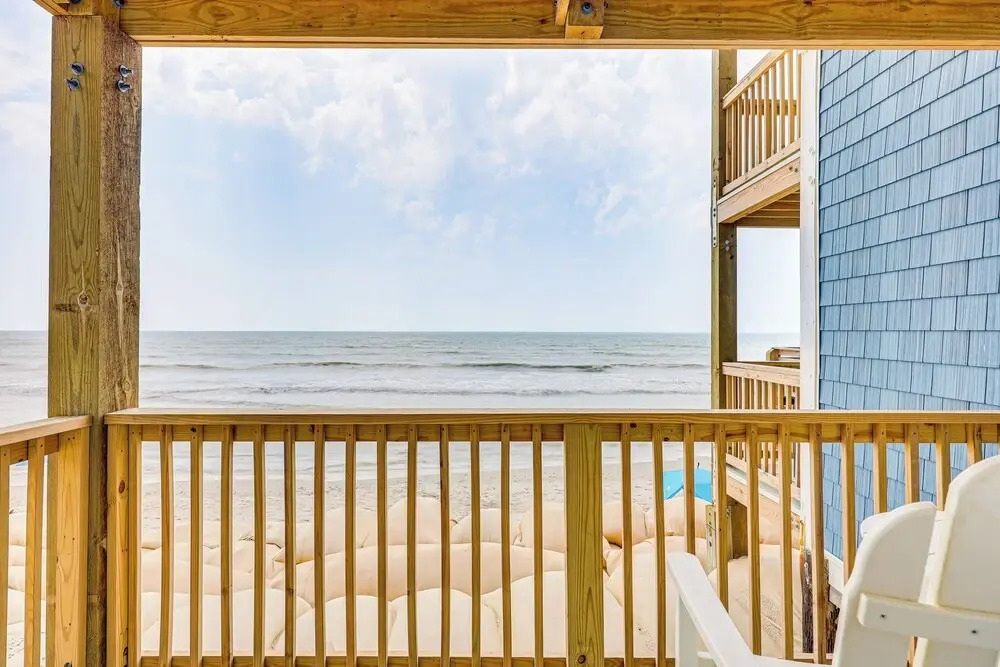 Ocean-view Condo: Steps to North Topsail Beach!