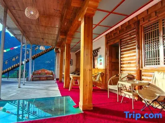 Sangdun Longzhu Homestay (Zhonglu Tibetan Village)
