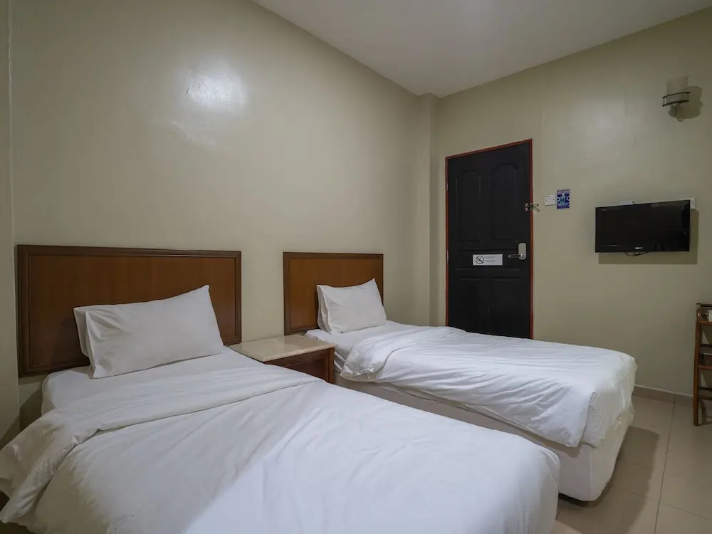 OYO 90585 D Pearl Hotel