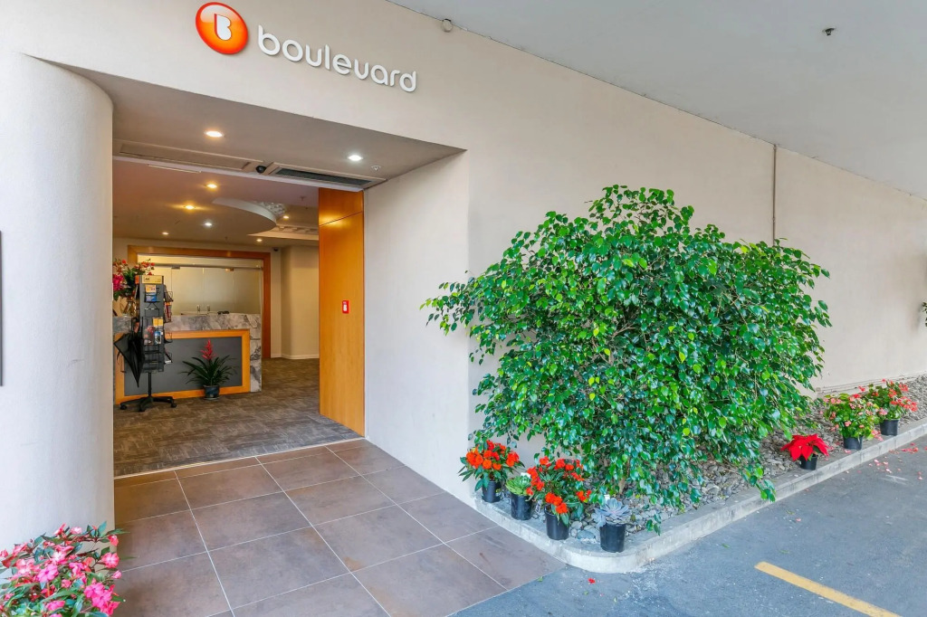 Boulevard Hotel