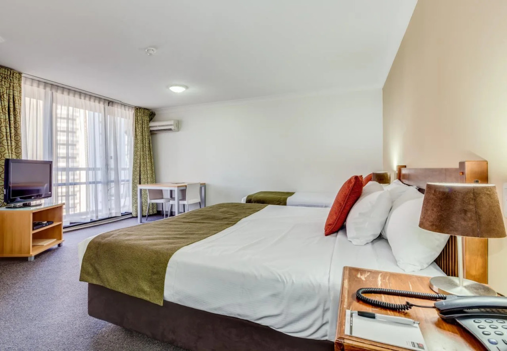 Hillcrest Apartment Hotel