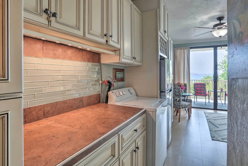 Saint Thomas Condo w/ Ocean Views, Walk to Beach